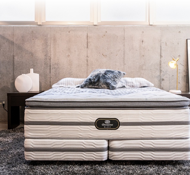 シモンズ（Simmons）